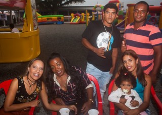 
<a style='margin-left: 5px;' class='btn btn-xs btn-social btn-facebook' href='https://www.facebook.com/sharer/sharer.php?u=https://galeramix.s01.web.getmuller.com.br/imagem/a73/800-800-90/conteudo/site_galerias/73/cachacada-do-ivonir-machado-pirao-com-linguica-tijucas-galeramix-34.jpg' rel='popup' data-width='500' data-height='400'><i class='fa fa-facebook'></i>Compartilhar <span class='hidden-xs'>no Facebook</span>
</a> 
<a class='btn btn-default btn-xs' target='_blank' href='imagem/a73/800-800-90/conteudo/site_galerias/73/cachacada-do-ivonir-machado-pirao-com-linguica-tijucas-galeramix-34.jpg'>
<span class='glyphicon glyphicon-cloud-download'></span> Salvar
</a>
