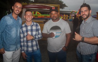 
<a style='margin-left: 5px;' class='btn btn-xs btn-social btn-facebook' href='https://www.facebook.com/sharer/sharer.php?u=https://galeramix.s01.web.getmuller.com.br/imagem/a73/800-800-90/conteudo/site_galerias/73/cachacada-do-ivonir-machado-pirao-com-linguica-tijucas-galeramix-36.jpg' rel='popup' data-width='500' data-height='400'><i class='fa fa-facebook'></i>Compartilhar <span class='hidden-xs'>no Facebook</span>
</a> 
<a class='btn btn-default btn-xs' target='_blank' href='imagem/a73/800-800-90/conteudo/site_galerias/73/cachacada-do-ivonir-machado-pirao-com-linguica-tijucas-galeramix-36.jpg'>
<span class='glyphicon glyphicon-cloud-download'></span> Salvar
</a>
