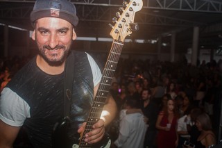 
<a style='margin-left: 5px;' class='btn btn-xs btn-social btn-facebook' href='https://www.facebook.com/sharer/sharer.php?u=https://galeramix.s01.web.getmuller.com.br/imagem/a73/800-800-90/conteudo/site_galerias/73/cachacada-do-ivonir-machado-pirao-com-linguica-tijucas-galeramix-42.jpg' rel='popup' data-width='500' data-height='400'><i class='fa fa-facebook'></i>Compartilhar <span class='hidden-xs'>no Facebook</span>
</a> 
<a class='btn btn-default btn-xs' target='_blank' href='imagem/a73/800-800-90/conteudo/site_galerias/73/cachacada-do-ivonir-machado-pirao-com-linguica-tijucas-galeramix-42.jpg'>
<span class='glyphicon glyphicon-cloud-download'></span> Salvar
</a>
