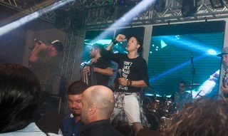 
<a style='margin-left: 5px;' class='btn btn-xs btn-social btn-facebook' href='https://www.facebook.com/sharer/sharer.php?u=https://galeramix.s01.web.getmuller.com.br/imagem/a73/800-800-90/conteudo/site_galerias/73/cachacada-do-ivonir-machado-pirao-com-linguica-tijucas-galeramix-65.jpg' rel='popup' data-width='500' data-height='400'><i class='fa fa-facebook'></i>Compartilhar <span class='hidden-xs'>no Facebook</span>
</a> 
<a class='btn btn-default btn-xs' target='_blank' href='imagem/a73/800-800-90/conteudo/site_galerias/73/cachacada-do-ivonir-machado-pirao-com-linguica-tijucas-galeramix-65.jpg'>
<span class='glyphicon glyphicon-cloud-download'></span> Salvar
</a>
