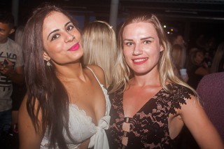 
<a style='margin-left: 5px;' class='btn btn-xs btn-social btn-facebook' href='https://www.facebook.com/sharer/sharer.php?u=https://galeramix.s01.web.getmuller.com.br/imagem/a73/800-800-90/conteudo/site_galerias/73/cachacada-do-ivonir-machado-pirao-com-linguica-tijucas-galeramix-69.jpg' rel='popup' data-width='500' data-height='400'><i class='fa fa-facebook'></i>Compartilhar <span class='hidden-xs'>no Facebook</span>
</a> 
<a class='btn btn-default btn-xs' target='_blank' href='imagem/a73/800-800-90/conteudo/site_galerias/73/cachacada-do-ivonir-machado-pirao-com-linguica-tijucas-galeramix-69.jpg'>
<span class='glyphicon glyphicon-cloud-download'></span> Salvar
</a>
