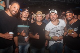 
<a style='margin-left: 5px;' class='btn btn-xs btn-social btn-facebook' href='https://www.facebook.com/sharer/sharer.php?u=https://galeramix.s01.web.getmuller.com.br/imagem/a73/800-800-90/conteudo/site_galerias/73/cachacada-do-ivonir-machado-pirao-com-linguica-tijucas-galeramix-70.jpg' rel='popup' data-width='500' data-height='400'><i class='fa fa-facebook'></i>Compartilhar <span class='hidden-xs'>no Facebook</span>
</a> 
<a class='btn btn-default btn-xs' target='_blank' href='imagem/a73/800-800-90/conteudo/site_galerias/73/cachacada-do-ivonir-machado-pirao-com-linguica-tijucas-galeramix-70.jpg'>
<span class='glyphicon glyphicon-cloud-download'></span> Salvar
</a>
