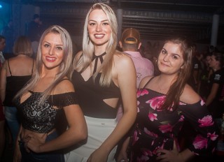 
<a style='margin-left: 5px;' class='btn btn-xs btn-social btn-facebook' href='https://www.facebook.com/sharer/sharer.php?u=https://galeramix.s01.web.getmuller.com.br/imagem/a73/800-800-90/conteudo/site_galerias/73/cachacada-do-ivonir-machado-pirao-com-linguica-tijucas-galeramix-78.jpg' rel='popup' data-width='500' data-height='400'><i class='fa fa-facebook'></i>Compartilhar <span class='hidden-xs'>no Facebook</span>
</a> 
<a class='btn btn-default btn-xs' target='_blank' href='imagem/a73/800-800-90/conteudo/site_galerias/73/cachacada-do-ivonir-machado-pirao-com-linguica-tijucas-galeramix-78.jpg'>
<span class='glyphicon glyphicon-cloud-download'></span> Salvar
</a>
