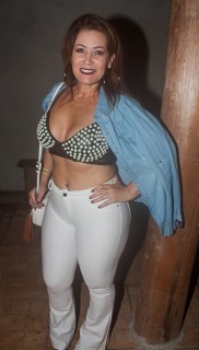 
<a style='margin-left: 5px;' class='btn btn-xs btn-social btn-facebook' href='https://www.facebook.com/sharer/sharer.php?u=https://galeramix.s01.web.getmuller.com.br/imagem/a73/800-800-90/conteudo/site_galerias/73/cachacada-do-ivonir-machado-pirao-com-linguica-tijucas-galeramix-8.jpg' rel='popup' data-width='500' data-height='400'><i class='fa fa-facebook'></i>Compartilhar <span class='hidden-xs'>no Facebook</span>
</a> 
<a class='btn btn-default btn-xs' target='_blank' href='imagem/a73/800-800-90/conteudo/site_galerias/73/cachacada-do-ivonir-machado-pirao-com-linguica-tijucas-galeramix-8.jpg'>
<span class='glyphicon glyphicon-cloud-download'></span> Salvar
</a>
