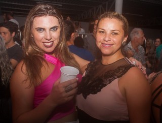 
<a style='margin-left: 5px;' class='btn btn-xs btn-social btn-facebook' href='https://www.facebook.com/sharer/sharer.php?u=https://galeramix.s01.web.getmuller.com.br/imagem/a73/800-800-90/conteudo/site_galerias/73/cachacada-do-ivonir-machado-pirao-com-linguica-tijucas-galeramix-83.jpg' rel='popup' data-width='500' data-height='400'><i class='fa fa-facebook'></i>Compartilhar <span class='hidden-xs'>no Facebook</span>
</a> 
<a class='btn btn-default btn-xs' target='_blank' href='imagem/a73/800-800-90/conteudo/site_galerias/73/cachacada-do-ivonir-machado-pirao-com-linguica-tijucas-galeramix-83.jpg'>
<span class='glyphicon glyphicon-cloud-download'></span> Salvar
</a>
