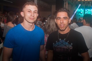 
<a style='margin-left: 5px;' class='btn btn-xs btn-social btn-facebook' href='https://www.facebook.com/sharer/sharer.php?u=https://galeramix.s01.web.getmuller.com.br/imagem/a73/800-800-90/conteudo/site_galerias/73/cachacada-do-ivonir-machado-pirao-com-linguica-tijucas-galeramix-85.jpg' rel='popup' data-width='500' data-height='400'><i class='fa fa-facebook'></i>Compartilhar <span class='hidden-xs'>no Facebook</span>
</a> 
<a class='btn btn-default btn-xs' target='_blank' href='imagem/a73/800-800-90/conteudo/site_galerias/73/cachacada-do-ivonir-machado-pirao-com-linguica-tijucas-galeramix-85.jpg'>
<span class='glyphicon glyphicon-cloud-download'></span> Salvar
</a>
