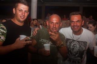 
<a style='margin-left: 5px;' class='btn btn-xs btn-social btn-facebook' href='https://www.facebook.com/sharer/sharer.php?u=https://galeramix.s01.web.getmuller.com.br/imagem/a73/800-800-90/conteudo/site_galerias/73/cachacada-do-ivonir-machado-pirao-com-linguica-tijucas-galeramix-86.jpg' rel='popup' data-width='500' data-height='400'><i class='fa fa-facebook'></i>Compartilhar <span class='hidden-xs'>no Facebook</span>
</a> 
<a class='btn btn-default btn-xs' target='_blank' href='imagem/a73/800-800-90/conteudo/site_galerias/73/cachacada-do-ivonir-machado-pirao-com-linguica-tijucas-galeramix-86.jpg'>
<span class='glyphicon glyphicon-cloud-download'></span> Salvar
</a>
