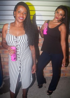 
<a style='margin-left: 5px;' class='btn btn-xs btn-social btn-facebook' href='https://www.facebook.com/sharer/sharer.php?u=https://galeramix.s01.web.getmuller.com.br/imagem/a73/800-800-90/conteudo/site_galerias/73/cachacada-do-ivonir-machado-pirao-com-linguica-tijucas-galeramix-88.jpg' rel='popup' data-width='500' data-height='400'><i class='fa fa-facebook'></i>Compartilhar <span class='hidden-xs'>no Facebook</span>
</a> 
<a class='btn btn-default btn-xs' target='_blank' href='imagem/a73/800-800-90/conteudo/site_galerias/73/cachacada-do-ivonir-machado-pirao-com-linguica-tijucas-galeramix-88.jpg'>
<span class='glyphicon glyphicon-cloud-download'></span> Salvar
</a>
