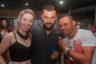 
<a style='margin-left: 5px;' class='btn btn-xs btn-social btn-facebook' href='https://www.facebook.com/sharer/sharer.php?u=https://galeramix.s01.web.getmuller.com.br/imagem/a73/800-800-90/conteudo/site_galerias/73/cachacada-do-ivonir-machado-pirao-com-linguica-tijucas-galeramix-95.jpg' rel='popup' data-width='500' data-height='400'><i class='fa fa-facebook'></i>Compartilhar <span class='hidden-xs'>no Facebook</span>
</a> 
<a class='btn btn-default btn-xs' target='_blank' href='imagem/a73/800-800-90/conteudo/site_galerias/73/cachacada-do-ivonir-machado-pirao-com-linguica-tijucas-galeramix-95.jpg'>
<span class='glyphicon glyphicon-cloud-download'></span> Salvar
</a>
