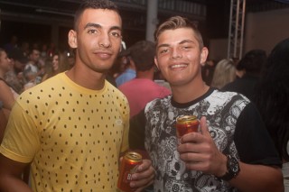 
<a style='margin-left: 5px;' class='btn btn-xs btn-social btn-facebook' href='https://www.facebook.com/sharer/sharer.php?u=https://galeramix.s01.web.getmuller.com.br/imagem/a73/800-800-90/conteudo/site_galerias/73/cachacada-do-ivonir-machado-pirao-com-linguica-tijucas-galeramix-96.jpg' rel='popup' data-width='500' data-height='400'><i class='fa fa-facebook'></i>Compartilhar <span class='hidden-xs'>no Facebook</span>
</a> 
<a class='btn btn-default btn-xs' target='_blank' href='imagem/a73/800-800-90/conteudo/site_galerias/73/cachacada-do-ivonir-machado-pirao-com-linguica-tijucas-galeramix-96.jpg'>
<span class='glyphicon glyphicon-cloud-download'></span> Salvar
</a>
