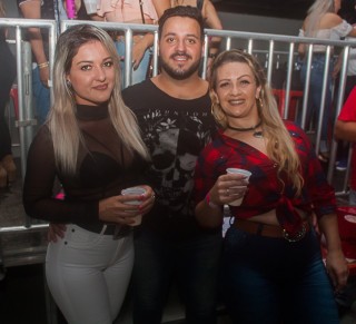 
<a style='margin-left: 5px;' class='btn btn-xs btn-social btn-facebook' href='https://www.facebook.com/sharer/sharer.php?u=https://galeramix.s01.web.getmuller.com.br/imagem/a73/800-800-90/conteudo/site_galerias/73/cachacada-do-ivonir-machado-pirao-com-linguica-tijucas-galeramix-99.jpg' rel='popup' data-width='500' data-height='400'><i class='fa fa-facebook'></i>Compartilhar <span class='hidden-xs'>no Facebook</span>
</a> 
<a class='btn btn-default btn-xs' target='_blank' href='imagem/a73/800-800-90/conteudo/site_galerias/73/cachacada-do-ivonir-machado-pirao-com-linguica-tijucas-galeramix-99.jpg'>
<span class='glyphicon glyphicon-cloud-download'></span> Salvar
</a>
