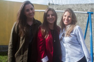 
<a style='margin-left: 5px;' class='btn btn-xs btn-social btn-facebook' href='https://www.facebook.com/sharer/sharer.php?u=https://galeramix.s01.web.getmuller.com.br/imagem/a74/800-800-90/conteudo/site_galerias/74/feijoada-magnatas-galera-mix-18.jpg' rel='popup' data-width='500' data-height='400'><i class='fa fa-facebook'></i>Compartilhar <span class='hidden-xs'>no Facebook</span>
</a> 
<a class='btn btn-default btn-xs' target='_blank' href='imagem/a74/800-800-90/conteudo/site_galerias/74/feijoada-magnatas-galera-mix-18.jpg'>
<span class='glyphicon glyphicon-cloud-download'></span> Salvar
</a>
