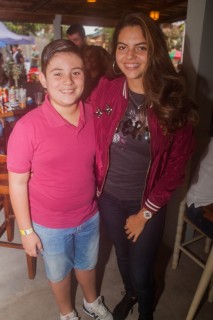 
<a style='margin-left: 5px;' class='btn btn-xs btn-social btn-facebook' href='https://www.facebook.com/sharer/sharer.php?u=https://galeramix.s01.web.getmuller.com.br/imagem/a74/800-800-90/conteudo/site_galerias/74/feijoada-magnatas-galera-mix-2.jpg' rel='popup' data-width='500' data-height='400'><i class='fa fa-facebook'></i>Compartilhar <span class='hidden-xs'>no Facebook</span>
</a> 
<a class='btn btn-default btn-xs' target='_blank' href='imagem/a74/800-800-90/conteudo/site_galerias/74/feijoada-magnatas-galera-mix-2.jpg'>
<span class='glyphicon glyphicon-cloud-download'></span> Salvar
</a>
