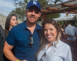 
<a style='margin-left: 5px;' class='btn btn-xs btn-social btn-facebook' href='https://www.facebook.com/sharer/sharer.php?u=https://galeramix.s01.web.getmuller.com.br/imagem/a74/800-800-90/conteudo/site_galerias/74/feijoada-magnatas-galera-mix-20.jpg' rel='popup' data-width='500' data-height='400'><i class='fa fa-facebook'></i>Compartilhar <span class='hidden-xs'>no Facebook</span>
</a> 
<a class='btn btn-default btn-xs' target='_blank' href='imagem/a74/800-800-90/conteudo/site_galerias/74/feijoada-magnatas-galera-mix-20.jpg'>
<span class='glyphicon glyphicon-cloud-download'></span> Salvar
</a>
