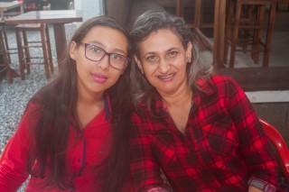 
<a style='margin-left: 5px;' class='btn btn-xs btn-social btn-facebook' href='https://www.facebook.com/sharer/sharer.php?u=https://galeramix.s01.web.getmuller.com.br/imagem/a74/800-800-90/conteudo/site_galerias/74/feijoada-magnatas-galera-mix-26.jpg' rel='popup' data-width='500' data-height='400'><i class='fa fa-facebook'></i>Compartilhar <span class='hidden-xs'>no Facebook</span>
</a> 
<a class='btn btn-default btn-xs' target='_blank' href='imagem/a74/800-800-90/conteudo/site_galerias/74/feijoada-magnatas-galera-mix-26.jpg'>
<span class='glyphicon glyphicon-cloud-download'></span> Salvar
</a>
