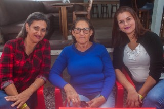 
<a style='margin-left: 5px;' class='btn btn-xs btn-social btn-facebook' href='https://www.facebook.com/sharer/sharer.php?u=https://galeramix.s01.web.getmuller.com.br/imagem/a74/800-800-90/conteudo/site_galerias/74/feijoada-magnatas-galera-mix-28.jpg' rel='popup' data-width='500' data-height='400'><i class='fa fa-facebook'></i>Compartilhar <span class='hidden-xs'>no Facebook</span>
</a> 
<a class='btn btn-default btn-xs' target='_blank' href='imagem/a74/800-800-90/conteudo/site_galerias/74/feijoada-magnatas-galera-mix-28.jpg'>
<span class='glyphicon glyphicon-cloud-download'></span> Salvar
</a>
