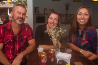 
<a style='margin-left: 5px;' class='btn btn-xs btn-social btn-facebook' href='https://www.facebook.com/sharer/sharer.php?u=https://galeramix.s01.web.getmuller.com.br/imagem/a74/800-800-90/conteudo/site_galerias/74/feijoada-magnatas-galera-mix-29.jpg' rel='popup' data-width='500' data-height='400'><i class='fa fa-facebook'></i>Compartilhar <span class='hidden-xs'>no Facebook</span>
</a> 
<a class='btn btn-default btn-xs' target='_blank' href='imagem/a74/800-800-90/conteudo/site_galerias/74/feijoada-magnatas-galera-mix-29.jpg'>
<span class='glyphicon glyphicon-cloud-download'></span> Salvar
</a>
