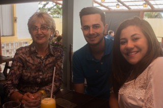 
<a style='margin-left: 5px;' class='btn btn-xs btn-social btn-facebook' href='https://www.facebook.com/sharer/sharer.php?u=https://galeramix.s01.web.getmuller.com.br/imagem/a74/800-800-90/conteudo/site_galerias/74/feijoada-magnatas-galera-mix-30.jpg' rel='popup' data-width='500' data-height='400'><i class='fa fa-facebook'></i>Compartilhar <span class='hidden-xs'>no Facebook</span>
</a> 
<a class='btn btn-default btn-xs' target='_blank' href='imagem/a74/800-800-90/conteudo/site_galerias/74/feijoada-magnatas-galera-mix-30.jpg'>
<span class='glyphicon glyphicon-cloud-download'></span> Salvar
</a>
