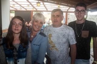 
<a style='margin-left: 5px;' class='btn btn-xs btn-social btn-facebook' href='https://www.facebook.com/sharer/sharer.php?u=https://galeramix.s01.web.getmuller.com.br/imagem/a74/800-800-90/conteudo/site_galerias/74/feijoada-magnatas-galera-mix-34.jpg' rel='popup' data-width='500' data-height='400'><i class='fa fa-facebook'></i>Compartilhar <span class='hidden-xs'>no Facebook</span>
</a> 
<a class='btn btn-default btn-xs' target='_blank' href='imagem/a74/800-800-90/conteudo/site_galerias/74/feijoada-magnatas-galera-mix-34.jpg'>
<span class='glyphicon glyphicon-cloud-download'></span> Salvar
</a>
