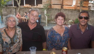 
<a style='margin-left: 5px;' class='btn btn-xs btn-social btn-facebook' href='https://www.facebook.com/sharer/sharer.php?u=https://galeramix.s01.web.getmuller.com.br/imagem/a74/800-800-90/conteudo/site_galerias/74/feijoada-magnatas-galera-mix-36.jpg' rel='popup' data-width='500' data-height='400'><i class='fa fa-facebook'></i>Compartilhar <span class='hidden-xs'>no Facebook</span>
</a> 
<a class='btn btn-default btn-xs' target='_blank' href='imagem/a74/800-800-90/conteudo/site_galerias/74/feijoada-magnatas-galera-mix-36.jpg'>
<span class='glyphicon glyphicon-cloud-download'></span> Salvar
</a>
