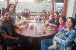 
<a style='margin-left: 5px;' class='btn btn-xs btn-social btn-facebook' href='https://www.facebook.com/sharer/sharer.php?u=https://galeramix.s01.web.getmuller.com.br/imagem/a74/800-800-90/conteudo/site_galerias/74/feijoada-magnatas-galera-mix-38.jpg' rel='popup' data-width='500' data-height='400'><i class='fa fa-facebook'></i>Compartilhar <span class='hidden-xs'>no Facebook</span>
</a> 
<a class='btn btn-default btn-xs' target='_blank' href='imagem/a74/800-800-90/conteudo/site_galerias/74/feijoada-magnatas-galera-mix-38.jpg'>
<span class='glyphicon glyphicon-cloud-download'></span> Salvar
</a>
