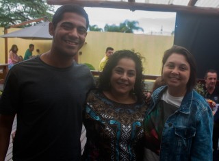 
<a style='margin-left: 5px;' class='btn btn-xs btn-social btn-facebook' href='https://www.facebook.com/sharer/sharer.php?u=https://galeramix.s01.web.getmuller.com.br/imagem/a74/800-800-90/conteudo/site_galerias/74/feijoada-magnatas-galera-mix-40.jpg' rel='popup' data-width='500' data-height='400'><i class='fa fa-facebook'></i>Compartilhar <span class='hidden-xs'>no Facebook</span>
</a> 
<a class='btn btn-default btn-xs' target='_blank' href='imagem/a74/800-800-90/conteudo/site_galerias/74/feijoada-magnatas-galera-mix-40.jpg'>
<span class='glyphicon glyphicon-cloud-download'></span> Salvar
</a>
