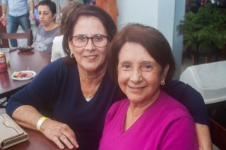 
<a style='margin-left: 5px;' class='btn btn-xs btn-social btn-facebook' href='https://www.facebook.com/sharer/sharer.php?u=https://galeramix.s01.web.getmuller.com.br/imagem/a74/800-800-90/conteudo/site_galerias/74/feijoada-magnatas-galera-mix-41.jpg' rel='popup' data-width='500' data-height='400'><i class='fa fa-facebook'></i>Compartilhar <span class='hidden-xs'>no Facebook</span>
</a> 
<a class='btn btn-default btn-xs' target='_blank' href='imagem/a74/800-800-90/conteudo/site_galerias/74/feijoada-magnatas-galera-mix-41.jpg'>
<span class='glyphicon glyphicon-cloud-download'></span> Salvar
</a>
