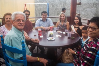 
<a style='margin-left: 5px;' class='btn btn-xs btn-social btn-facebook' href='https://www.facebook.com/sharer/sharer.php?u=https://galeramix.s01.web.getmuller.com.br/imagem/a74/800-800-90/conteudo/site_galerias/74/feijoada-magnatas-galera-mix-43.jpg' rel='popup' data-width='500' data-height='400'><i class='fa fa-facebook'></i>Compartilhar <span class='hidden-xs'>no Facebook</span>
</a> 
<a class='btn btn-default btn-xs' target='_blank' href='imagem/a74/800-800-90/conteudo/site_galerias/74/feijoada-magnatas-galera-mix-43.jpg'>
<span class='glyphicon glyphicon-cloud-download'></span> Salvar
</a>
