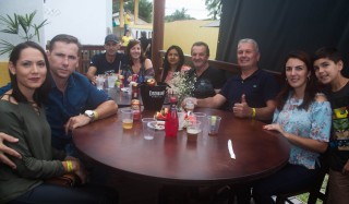 
<a style='margin-left: 5px;' class='btn btn-xs btn-social btn-facebook' href='https://www.facebook.com/sharer/sharer.php?u=https://galeramix.s01.web.getmuller.com.br/imagem/a74/800-800-90/conteudo/site_galerias/74/feijoada-magnatas-galera-mix-46.jpg' rel='popup' data-width='500' data-height='400'><i class='fa fa-facebook'></i>Compartilhar <span class='hidden-xs'>no Facebook</span>
</a> 
<a class='btn btn-default btn-xs' target='_blank' href='imagem/a74/800-800-90/conteudo/site_galerias/74/feijoada-magnatas-galera-mix-46.jpg'>
<span class='glyphicon glyphicon-cloud-download'></span> Salvar
</a>
