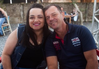 
<a style='margin-left: 5px;' class='btn btn-xs btn-social btn-facebook' href='https://www.facebook.com/sharer/sharer.php?u=https://galeramix.s01.web.getmuller.com.br/imagem/a74/800-800-90/conteudo/site_galerias/74/feijoada-magnatas-galera-mix-49.jpg' rel='popup' data-width='500' data-height='400'><i class='fa fa-facebook'></i>Compartilhar <span class='hidden-xs'>no Facebook</span>
</a> 
<a class='btn btn-default btn-xs' target='_blank' href='imagem/a74/800-800-90/conteudo/site_galerias/74/feijoada-magnatas-galera-mix-49.jpg'>
<span class='glyphicon glyphicon-cloud-download'></span> Salvar
</a>
