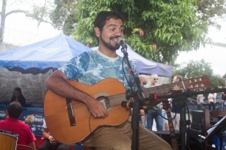 
<a style='margin-left: 5px;' class='btn btn-xs btn-social btn-facebook' href='https://www.facebook.com/sharer/sharer.php?u=https://galeramix.s01.web.getmuller.com.br/imagem/a74/800-800-90/conteudo/site_galerias/74/feijoada-magnatas-galera-mix-5.jpg' rel='popup' data-width='500' data-height='400'><i class='fa fa-facebook'></i>Compartilhar <span class='hidden-xs'>no Facebook</span>
</a> 
<a class='btn btn-default btn-xs' target='_blank' href='imagem/a74/800-800-90/conteudo/site_galerias/74/feijoada-magnatas-galera-mix-5.jpg'>
<span class='glyphicon glyphicon-cloud-download'></span> Salvar
</a>
