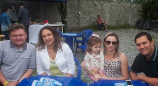 
<a style='margin-left: 5px;' class='btn btn-xs btn-social btn-facebook' href='https://www.facebook.com/sharer/sharer.php?u=https://galeramix.s01.web.getmuller.com.br/imagem/a74/800-800-90/conteudo/site_galerias/74/feijoada-magnatas-galera-mix-50.jpg' rel='popup' data-width='500' data-height='400'><i class='fa fa-facebook'></i>Compartilhar <span class='hidden-xs'>no Facebook</span>
</a> 
<a class='btn btn-default btn-xs' target='_blank' href='imagem/a74/800-800-90/conteudo/site_galerias/74/feijoada-magnatas-galera-mix-50.jpg'>
<span class='glyphicon glyphicon-cloud-download'></span> Salvar
</a>
