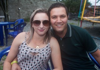 
<a style='margin-left: 5px;' class='btn btn-xs btn-social btn-facebook' href='https://www.facebook.com/sharer/sharer.php?u=https://galeramix.s01.web.getmuller.com.br/imagem/a74/800-800-90/conteudo/site_galerias/74/feijoada-magnatas-galera-mix-51.jpg' rel='popup' data-width='500' data-height='400'><i class='fa fa-facebook'></i>Compartilhar <span class='hidden-xs'>no Facebook</span>
</a> 
<a class='btn btn-default btn-xs' target='_blank' href='imagem/a74/800-800-90/conteudo/site_galerias/74/feijoada-magnatas-galera-mix-51.jpg'>
<span class='glyphicon glyphicon-cloud-download'></span> Salvar
</a>
