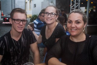 
<a style='margin-left: 5px;' class='btn btn-xs btn-social btn-facebook' href='https://www.facebook.com/sharer/sharer.php?u=https://galeramix.s01.web.getmuller.com.br/imagem/a74/800-800-90/conteudo/site_galerias/74/feijoada-magnatas-galera-mix-53.jpg' rel='popup' data-width='500' data-height='400'><i class='fa fa-facebook'></i>Compartilhar <span class='hidden-xs'>no Facebook</span>
</a> 
<a class='btn btn-default btn-xs' target='_blank' href='imagem/a74/800-800-90/conteudo/site_galerias/74/feijoada-magnatas-galera-mix-53.jpg'>
<span class='glyphicon glyphicon-cloud-download'></span> Salvar
</a>
