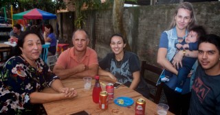 
<a style='margin-left: 5px;' class='btn btn-xs btn-social btn-facebook' href='https://www.facebook.com/sharer/sharer.php?u=https://galeramix.s01.web.getmuller.com.br/imagem/a74/800-800-90/conteudo/site_galerias/74/feijoada-magnatas-galera-mix-55.jpg' rel='popup' data-width='500' data-height='400'><i class='fa fa-facebook'></i>Compartilhar <span class='hidden-xs'>no Facebook</span>
</a> 
<a class='btn btn-default btn-xs' target='_blank' href='imagem/a74/800-800-90/conteudo/site_galerias/74/feijoada-magnatas-galera-mix-55.jpg'>
<span class='glyphicon glyphicon-cloud-download'></span> Salvar
</a>
