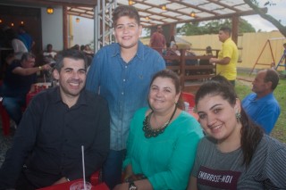 
<a style='margin-left: 5px;' class='btn btn-xs btn-social btn-facebook' href='https://www.facebook.com/sharer/sharer.php?u=https://galeramix.s01.web.getmuller.com.br/imagem/a74/800-800-90/conteudo/site_galerias/74/feijoada-magnatas-galera-mix-58.jpg' rel='popup' data-width='500' data-height='400'><i class='fa fa-facebook'></i>Compartilhar <span class='hidden-xs'>no Facebook</span>
</a> 
<a class='btn btn-default btn-xs' target='_blank' href='imagem/a74/800-800-90/conteudo/site_galerias/74/feijoada-magnatas-galera-mix-58.jpg'>
<span class='glyphicon glyphicon-cloud-download'></span> Salvar
</a>
