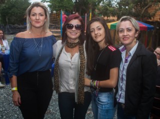 
<a style='margin-left: 5px;' class='btn btn-xs btn-social btn-facebook' href='https://www.facebook.com/sharer/sharer.php?u=https://galeramix.s01.web.getmuller.com.br/imagem/a74/800-800-90/conteudo/site_galerias/74/feijoada-magnatas-galera-mix-62.jpg' rel='popup' data-width='500' data-height='400'><i class='fa fa-facebook'></i>Compartilhar <span class='hidden-xs'>no Facebook</span>
</a> 
<a class='btn btn-default btn-xs' target='_blank' href='imagem/a74/800-800-90/conteudo/site_galerias/74/feijoada-magnatas-galera-mix-62.jpg'>
<span class='glyphicon glyphicon-cloud-download'></span> Salvar
</a>
