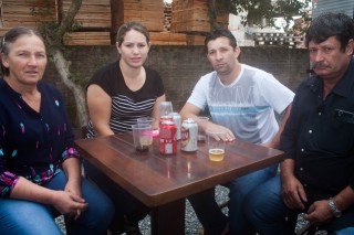 
<a style='margin-left: 5px;' class='btn btn-xs btn-social btn-facebook' href='https://www.facebook.com/sharer/sharer.php?u=https://galeramix.s01.web.getmuller.com.br/imagem/a74/800-800-90/conteudo/site_galerias/74/feijoada-magnatas-galera-mix-64.jpg' rel='popup' data-width='500' data-height='400'><i class='fa fa-facebook'></i>Compartilhar <span class='hidden-xs'>no Facebook</span>
</a> 
<a class='btn btn-default btn-xs' target='_blank' href='imagem/a74/800-800-90/conteudo/site_galerias/74/feijoada-magnatas-galera-mix-64.jpg'>
<span class='glyphicon glyphicon-cloud-download'></span> Salvar
</a>
