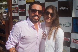 
<a style='margin-left: 5px;' class='btn btn-xs btn-social btn-facebook' href='https://www.facebook.com/sharer/sharer.php?u=https://galeramix.s01.web.getmuller.com.br/imagem/a74/800-800-90/conteudo/site_galerias/74/feijoada-magnatas-galera-mix-7.jpg' rel='popup' data-width='500' data-height='400'><i class='fa fa-facebook'></i>Compartilhar <span class='hidden-xs'>no Facebook</span>
</a> 
<a class='btn btn-default btn-xs' target='_blank' href='imagem/a74/800-800-90/conteudo/site_galerias/74/feijoada-magnatas-galera-mix-7.jpg'>
<span class='glyphicon glyphicon-cloud-download'></span> Salvar
</a>
