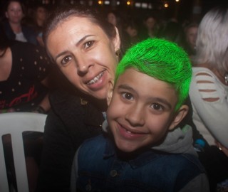 
    <a style='margin-left: 5px;' class='btn btn-xs btn-social btn-facebook' href='https://www.facebook.com/sharer/sharer.php?u=https://galeramix.s01.web.getmuller.com.br/imagem/a76/800-800-90/conteudo/site_galerias/76/felipe-neto-mega-fest-15.jpg' rel='popup' data-width='500' data-height='400'><i class='fa fa-facebook'></i>Compartilhar <span class='hidden-xs'>no Facebook</span>
</a> 
<a class='btn btn-default btn-xs' target='_blank' href='imagem/a76/800-800-90/conteudo/site_galerias/76/felipe-neto-mega-fest-15.jpg'>
    <span class='glyphicon glyphicon-cloud-download'></span> Salvar
</a>
