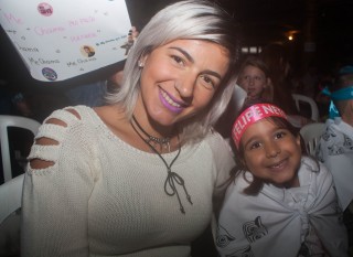 
<a style='margin-left: 5px;' class='btn btn-xs btn-social btn-facebook' href='https://www.facebook.com/sharer/sharer.php?u=https://galeramix.s01.web.getmuller.com.br/imagem/a76/800-800-90/conteudo/site_galerias/76/felipe-neto-mega-fest-16.jpg' rel='popup' data-width='500' data-height='400'><i class='fa fa-facebook'></i>Compartilhar <span class='hidden-xs'>no Facebook</span>
</a> 
<a class='btn btn-default btn-xs' target='_blank' href='imagem/a76/800-800-90/conteudo/site_galerias/76/felipe-neto-mega-fest-16.jpg'>
<span class='glyphicon glyphicon-cloud-download'></span> Salvar
</a>
