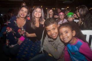 
<a style='margin-left: 5px;' class='btn btn-xs btn-social btn-facebook' href='https://www.facebook.com/sharer/sharer.php?u=https://galeramix.s01.web.getmuller.com.br/imagem/a76/800-800-90/conteudo/site_galerias/76/felipe-neto-mega-fest-18.jpg' rel='popup' data-width='500' data-height='400'><i class='fa fa-facebook'></i>Compartilhar <span class='hidden-xs'>no Facebook</span>
</a> 
<a class='btn btn-default btn-xs' target='_blank' href='imagem/a76/800-800-90/conteudo/site_galerias/76/felipe-neto-mega-fest-18.jpg'>
<span class='glyphicon glyphicon-cloud-download'></span> Salvar
</a>
