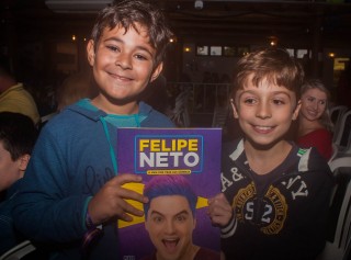 
<a style='margin-left: 5px;' class='btn btn-xs btn-social btn-facebook' href='https://www.facebook.com/sharer/sharer.php?u=https://galeramix.s01.web.getmuller.com.br/imagem/a76/800-800-90/conteudo/site_galerias/76/felipe-neto-mega-fest-23.jpg' rel='popup' data-width='500' data-height='400'><i class='fa fa-facebook'></i>Compartilhar <span class='hidden-xs'>no Facebook</span>
</a> 
<a class='btn btn-default btn-xs' target='_blank' href='imagem/a76/800-800-90/conteudo/site_galerias/76/felipe-neto-mega-fest-23.jpg'>
<span class='glyphicon glyphicon-cloud-download'></span> Salvar
</a>
