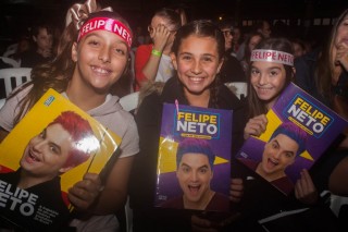 
<a style='margin-left: 5px;' class='btn btn-xs btn-social btn-facebook' href='https://www.facebook.com/sharer/sharer.php?u=https://galeramix.s01.web.getmuller.com.br/imagem/a76/800-800-90/conteudo/site_galerias/76/felipe-neto-mega-fest-24.jpg' rel='popup' data-width='500' data-height='400'><i class='fa fa-facebook'></i>Compartilhar <span class='hidden-xs'>no Facebook</span>
</a> 
<a class='btn btn-default btn-xs' target='_blank' href='imagem/a76/800-800-90/conteudo/site_galerias/76/felipe-neto-mega-fest-24.jpg'>
<span class='glyphicon glyphicon-cloud-download'></span> Salvar
</a>
