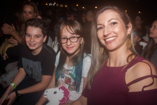 
<a style='margin-left: 5px;' class='btn btn-xs btn-social btn-facebook' href='https://www.facebook.com/sharer/sharer.php?u=https://galeramix.s01.web.getmuller.com.br/imagem/a76/800-800-90/conteudo/site_galerias/76/felipe-neto-mega-fest-28.jpg' rel='popup' data-width='500' data-height='400'><i class='fa fa-facebook'></i>Compartilhar <span class='hidden-xs'>no Facebook</span>
</a> 
<a class='btn btn-default btn-xs' target='_blank' href='imagem/a76/800-800-90/conteudo/site_galerias/76/felipe-neto-mega-fest-28.jpg'>
<span class='glyphicon glyphicon-cloud-download'></span> Salvar
</a>
