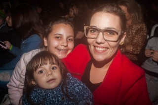 
<a style='margin-left: 5px;' class='btn btn-xs btn-social btn-facebook' href='https://www.facebook.com/sharer/sharer.php?u=https://galeramix.s01.web.getmuller.com.br/imagem/a76/800-800-90/conteudo/site_galerias/76/felipe-neto-mega-fest-29.jpg' rel='popup' data-width='500' data-height='400'><i class='fa fa-facebook'></i>Compartilhar <span class='hidden-xs'>no Facebook</span>
</a> 
<a class='btn btn-default btn-xs' target='_blank' href='imagem/a76/800-800-90/conteudo/site_galerias/76/felipe-neto-mega-fest-29.jpg'>
<span class='glyphicon glyphicon-cloud-download'></span> Salvar
</a>
