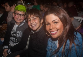 
<a style='margin-left: 5px;' class='btn btn-xs btn-social btn-facebook' href='https://www.facebook.com/sharer/sharer.php?u=https://galeramix.s01.web.getmuller.com.br/imagem/a76/800-800-90/conteudo/site_galerias/76/felipe-neto-mega-fest-30.jpg' rel='popup' data-width='500' data-height='400'><i class='fa fa-facebook'></i>Compartilhar <span class='hidden-xs'>no Facebook</span>
</a> 
<a class='btn btn-default btn-xs' target='_blank' href='imagem/a76/800-800-90/conteudo/site_galerias/76/felipe-neto-mega-fest-30.jpg'>
<span class='glyphicon glyphicon-cloud-download'></span> Salvar
</a>
