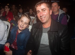 
<a style='margin-left: 5px;' class='btn btn-xs btn-social btn-facebook' href='https://www.facebook.com/sharer/sharer.php?u=https://galeramix.s01.web.getmuller.com.br/imagem/a76/800-800-90/conteudo/site_galerias/76/felipe-neto-mega-fest-34.jpg' rel='popup' data-width='500' data-height='400'><i class='fa fa-facebook'></i>Compartilhar <span class='hidden-xs'>no Facebook</span>
</a> 
<a class='btn btn-default btn-xs' target='_blank' href='imagem/a76/800-800-90/conteudo/site_galerias/76/felipe-neto-mega-fest-34.jpg'>
<span class='glyphicon glyphicon-cloud-download'></span> Salvar
</a>
