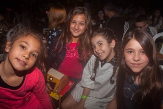 
<a style='margin-left: 5px;' class='btn btn-xs btn-social btn-facebook' href='https://www.facebook.com/sharer/sharer.php?u=https://galeramix.s01.web.getmuller.com.br/imagem/a76/800-800-90/conteudo/site_galerias/76/felipe-neto-mega-fest-39.jpg' rel='popup' data-width='500' data-height='400'><i class='fa fa-facebook'></i>Compartilhar <span class='hidden-xs'>no Facebook</span>
</a> 
<a class='btn btn-default btn-xs' target='_blank' href='imagem/a76/800-800-90/conteudo/site_galerias/76/felipe-neto-mega-fest-39.jpg'>
<span class='glyphicon glyphicon-cloud-download'></span> Salvar
</a>
