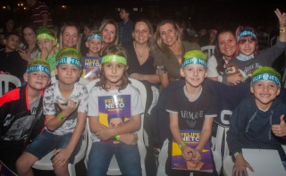 
<a style='margin-left: 5px;' class='btn btn-xs btn-social btn-facebook' href='https://www.facebook.com/sharer/sharer.php?u=https://galeramix.s01.web.getmuller.com.br/imagem/a76/800-800-90/conteudo/site_galerias/76/felipe-neto-mega-fest-40.jpg' rel='popup' data-width='500' data-height='400'><i class='fa fa-facebook'></i>Compartilhar <span class='hidden-xs'>no Facebook</span>
</a> 
<a class='btn btn-default btn-xs' target='_blank' href='imagem/a76/800-800-90/conteudo/site_galerias/76/felipe-neto-mega-fest-40.jpg'>
<span class='glyphicon glyphicon-cloud-download'></span> Salvar
</a>
